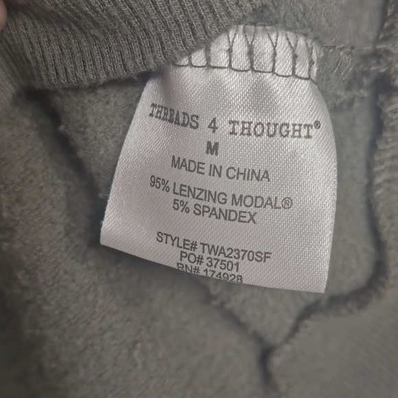 BNWOT! Women's Size Medium. Long-Sleeved Olive Green Lightweight Sweatshirt!✨️ - Picture 7 of 11